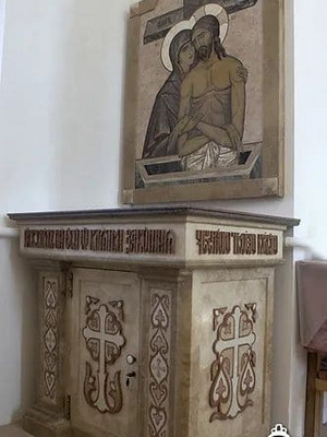Внутреннее убранство алтаря
