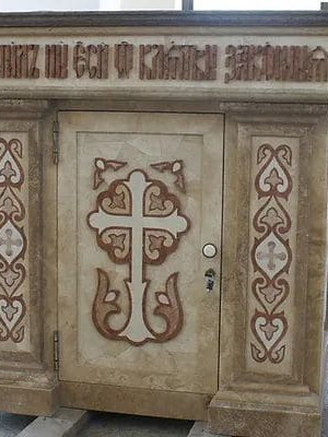 Внутреннее убранство алтаря