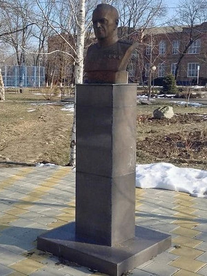 Памятники